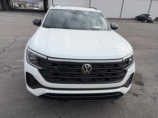 2025 Volkswagen Atlas Cross Sport 2.0T SEL R-Line Black