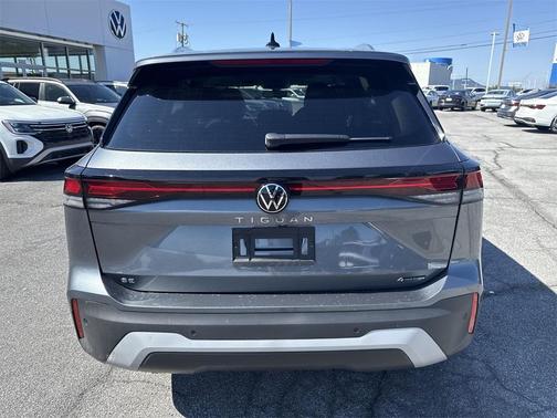 2025 Volkswagen Tiguan 2.0T SE