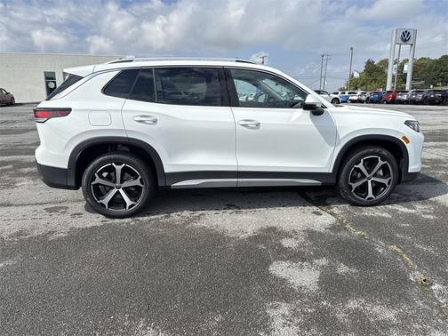 2025 Volkswagen Tiguan 2.0T SE