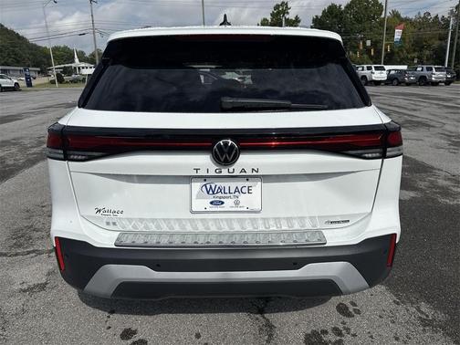 2025 Volkswagen Tiguan 2.0T SE