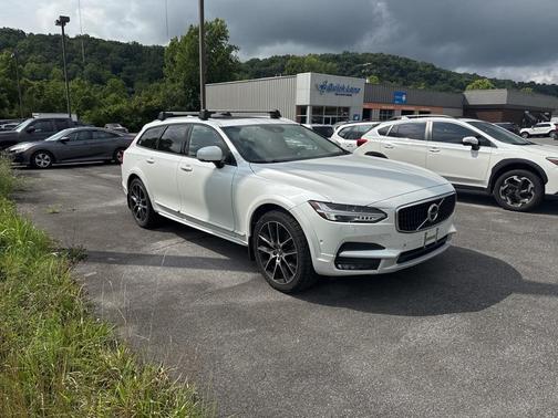 2018 Volvo V90 Cross Country T6