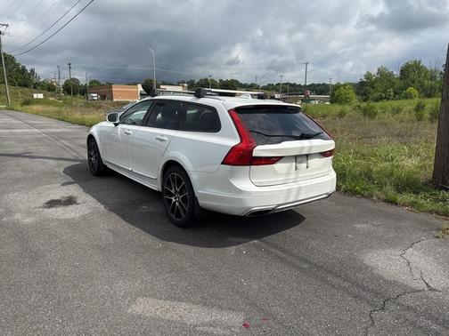 2018 Volvo V90 Cross Country T6