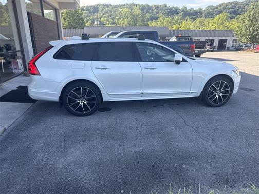 2018 Volvo V90 Cross Country T6