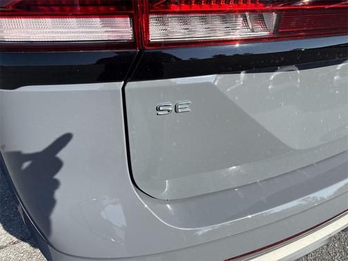 2024 Volkswagen Atlas 2.0T Peak Edition SE w/Technology