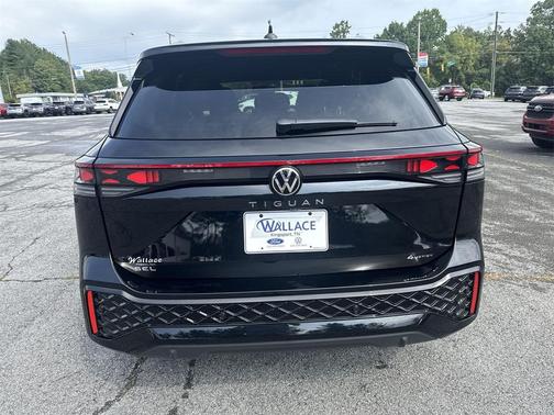 2025 Volkswagen Tiguan 2.0T SEL R-Line
