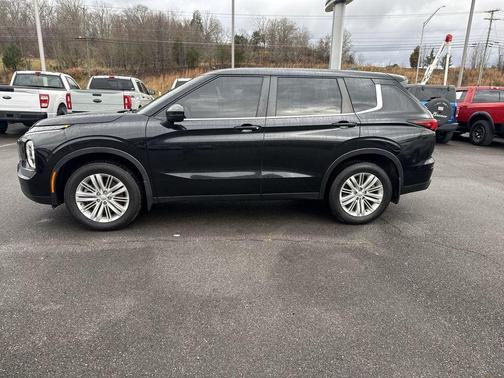 2023 Mitsubishi Outlander ES