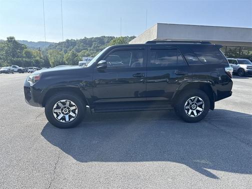 2022 Toyota 4Runner TRD Off Road