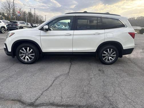 Diamond White Pearl 2019 Honda Pilot EX