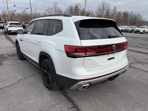 2024 Volkswagen Atlas 2.0T Peak Edition SEL
