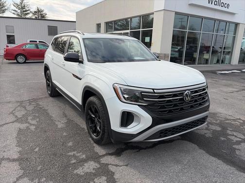 2024 Volkswagen Atlas 2.0T Peak Edition SEL