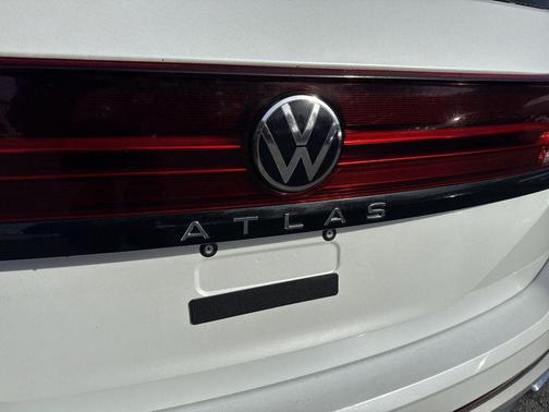 2024 Volkswagen Atlas 2.0T Peak Edition SEL