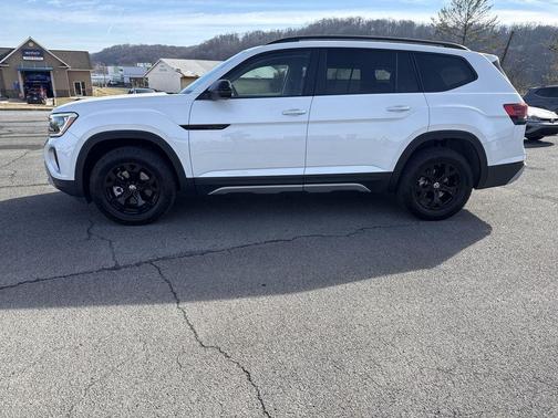 2024 Volkswagen Atlas 2.0T Peak Edition SEL
