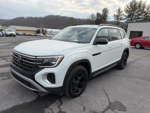 2024 Volkswagen Atlas 2.0T Peak Edition SEL
