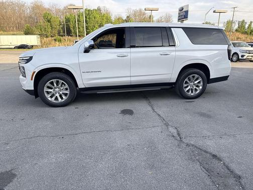 Iridescent Pearl Tricoat 2025 Chevrolet Suburban Premier
