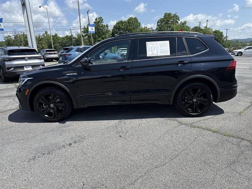 2024 Volkswagen Tiguan 2.0T SE R-Line Black