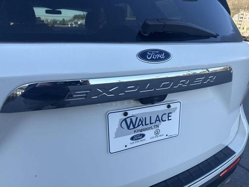 Star White 2022 Ford Explorer Limited