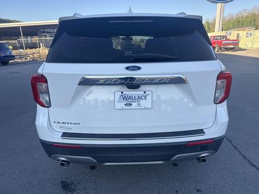 White Metallic 2022 Ford Explorer Limited