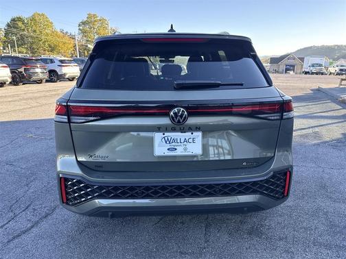 2025 Volkswagen Tiguan 2.0T SE R-Line Black