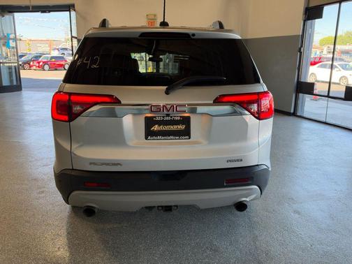 Quicksilver Metallic 2017 GMC Acadia SLT-2