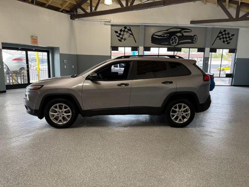 2017 Jeep Cherokee Sport