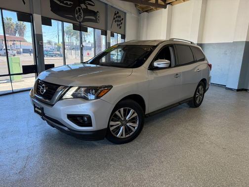 2019 Nissan Pathfinder SV