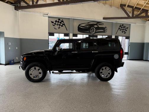 2009 Hummer H3 Base