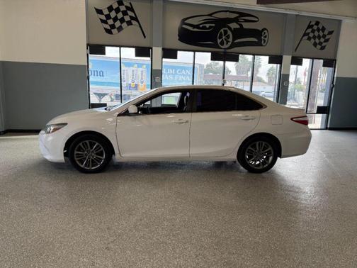2016 Toyota Camry SE
