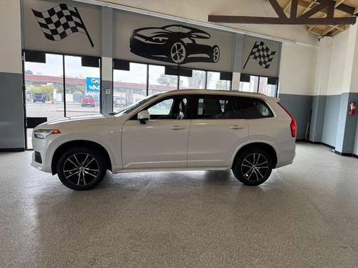 2020 Volvo XC90 T5 Momentum