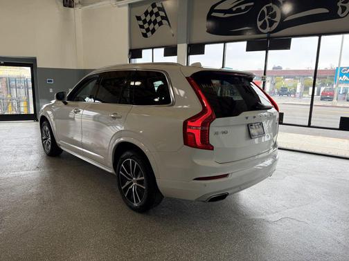 2020 Volvo XC90 T5 Momentum