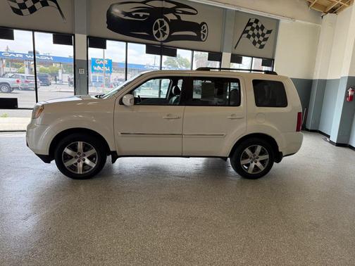 White 2013 Honda Pilot Touring