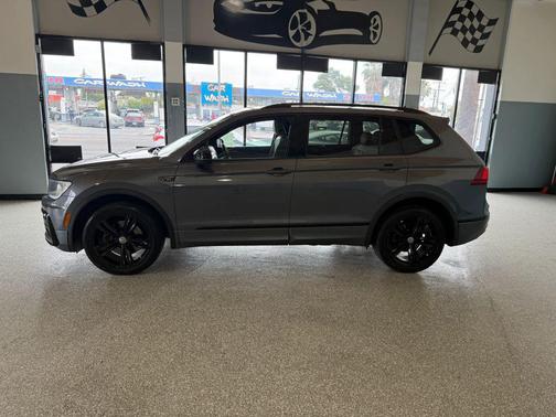 Platinum Gray Metallic 2019 Volkswagen Tiguan 2.0T SEL R-Line Black