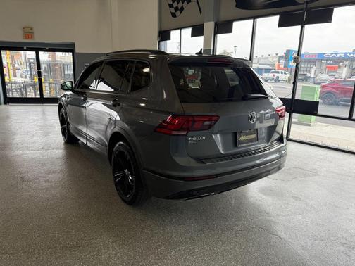 Platinum Gray Metallic 2019 Volkswagen Tiguan 2.0T SEL R-Line Black