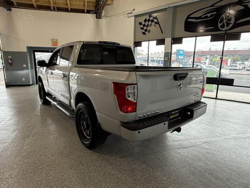2017 Nissan Titan SL
