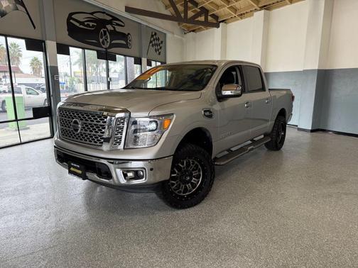 2017 Nissan Titan SL