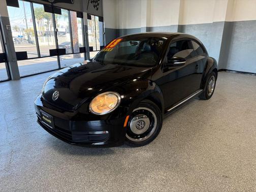 Black Uni 2013 Volkswagen Beetle 2.5L