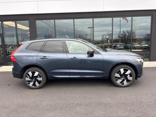 2025 Volvo XC60 Plug-In Hybrid T8 Plus