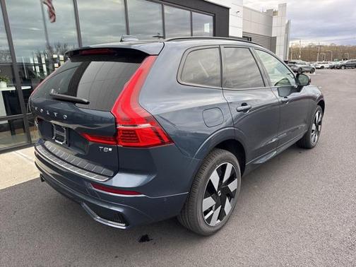 2025 Volvo XC60 Plug-In Hybrid T8 Plus