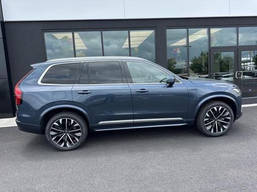 2025 Volvo XC90 B5 Plus 7-Seater