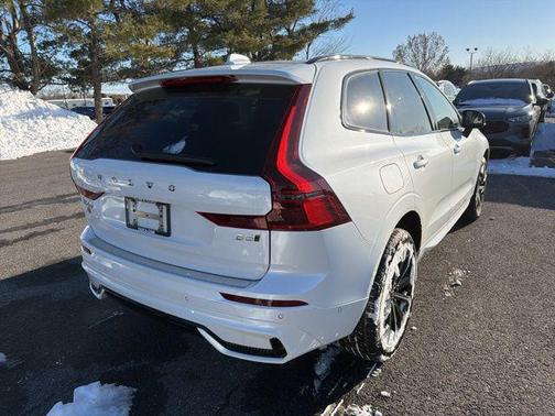 2026 Volvo XC60 B5 Plus