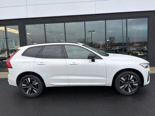 2026 Volvo XC60 B5 Plus