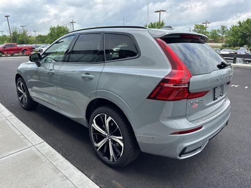 2025 Volvo XC60 B5 Ultra