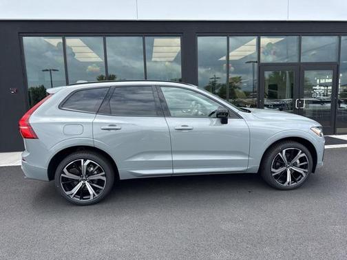 2025 Volvo XC60 B5 Ultra