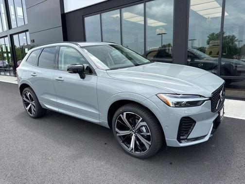 2025 Volvo XC60 B5 Ultra