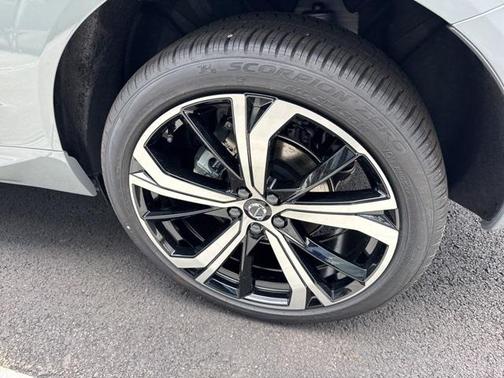 2025 Volvo XC60 B5 Ultra