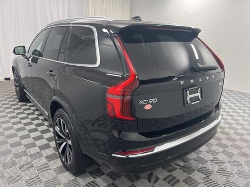 2025 Volvo XC90 B5 Core