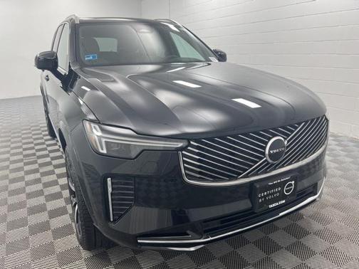 2025 Volvo XC90 B5 Core