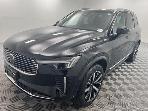 2025 Volvo XC90 B5 Core