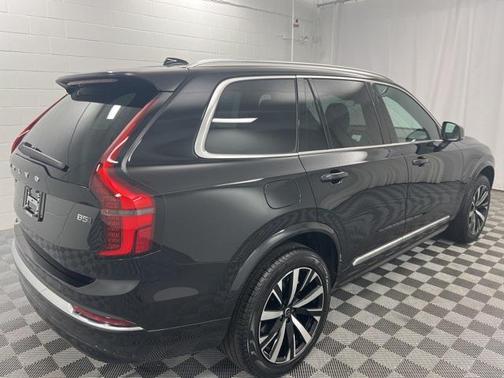 2025 Volvo XC90 B5 Core