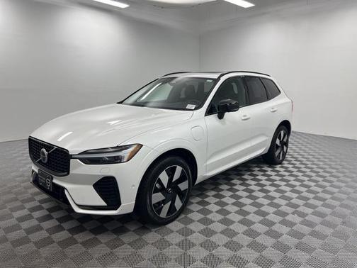 2025 Volvo XC60 Plug-In Hybrid T8 Plus