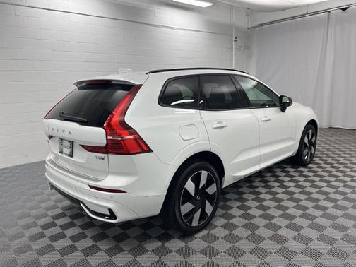 2025 Volvo XC60 Plug-In Hybrid T8 Plus